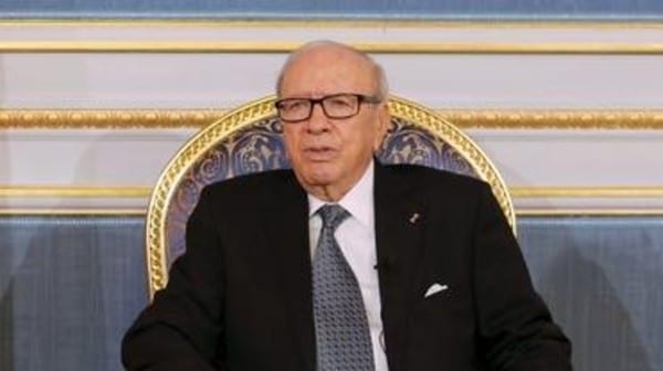 الوضع في ليبيا متشعب ومعقد وأضر كثيرا بأمن تونس 1 Tunisian President Beji Caid Essebsi speaks during an interview with Reuters in Tunis April 2, 2015. REUTERS/Zoubeir Souissi