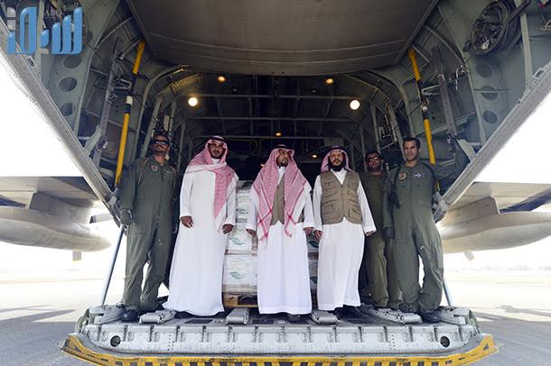 صور من وصول اول طائرة مساعدات إلى عدن من السعودية اخبار اليمن 31-7-2015 صحافة نت 3 صور من وصول اول طائرة مساعدات إلى عدن من السعودية اخبار اليمن 31-7-2015 صحافة نت