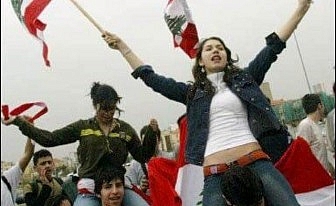 مظاهرة طلعت ريحتكم اخبار لبنان 30-8-2015 صور بنات لبنان 2016 في المظاهرة 5 صور بنات لبنان 2016