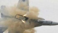 اخبار السعودية 27-4-2015 سقوط طائرة تدريب تابعة لكلية جوية سعودية ومصرع قائدها ومتدرب