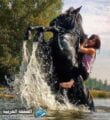 صور بنات على الخيل : من الصور الرائعه والتي يمكن لكل بنت او شاب ان يجعلها خلفية في صفحته على الفيس بوك " كفرات الفيس بوك " وكذلك على الواتس اب وغيرها من البرامج او اعادة التصميم بالفوتوشوب مع اضافة بعض عبارات الترفيه او عبارات الحب والغزل وغيرها على الصور المرفقه لكم . صور بنات راكبة الخيل