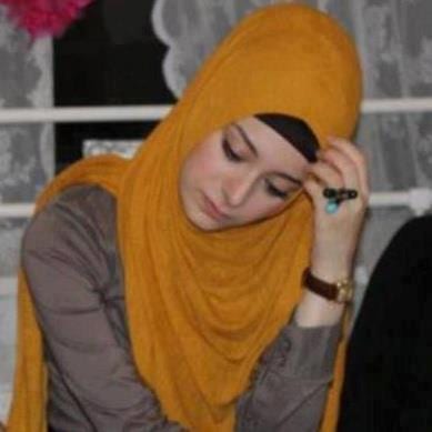 صور بنات 2015 رائعه محجبات , صور محجبات وكيف صور عمل الحجاب الإسلامي 2 صور بنت تتامل فيس بوك بالحجاب الاصفر